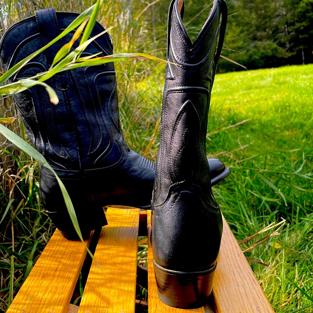 Tecovas Jessie 8 in Black, newly new!